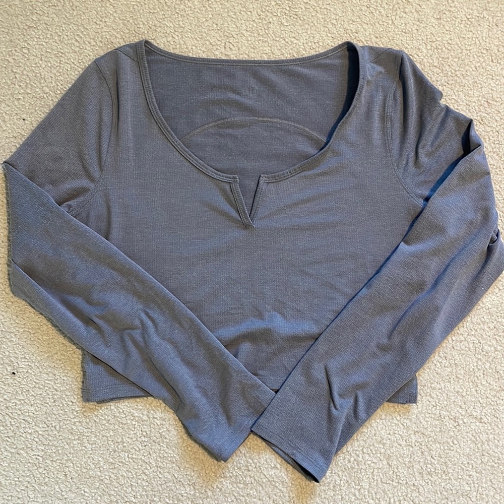Cropped lululemon gray waffle shirt - size 8